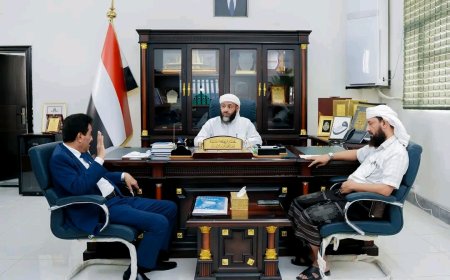 معالي وزير الأوقاف والإرشاد يستقبل سفير بلادنا لدى إندونيسيا ويبحث معه جهود التنسيق المشترك