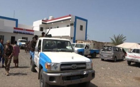 اثر زرع عبوة ناسفة انفجار طقم بمدينة المخا الساحلية