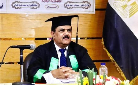 ضباط الدفعة 12 كلية عسكرية بعدن يهنئون وزير الدفاع الداعري لنيله شهادة الدكتوراة بامتياز 