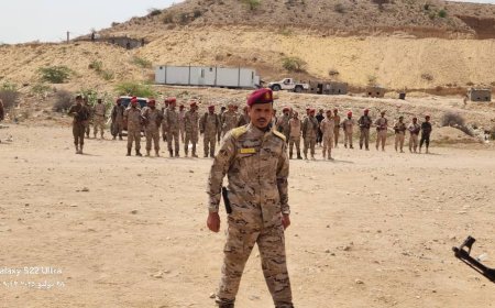 قائد الوية الدعم والاسناد يتفقد جاهزية اللواء الاول دعم واسناد في مديرية المحفد - أبين