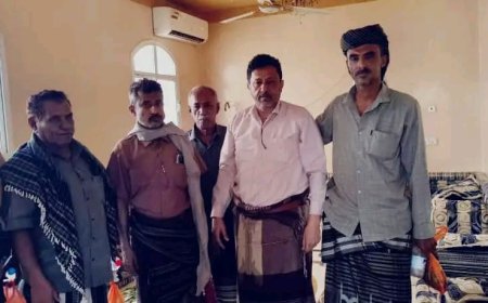 رئيس تنفيذية انتقالي أحور يطمئن على صحة المناضل حسن غيثان في العاصمة عدن