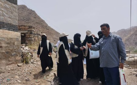 وفد صحي من الوزارة ومكتب أبين يُشرف على سير حملة التحصين لتعزيز صحة الأم والوليد بيافع سرار