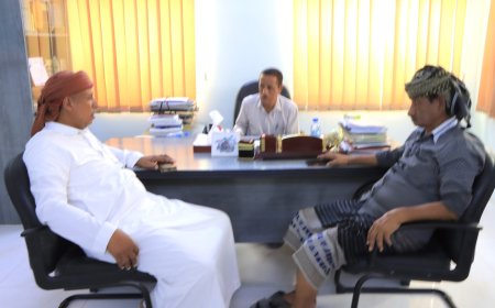 العمودي والسماحي يناقشان الأوضاع الصحية بمديرية السوم