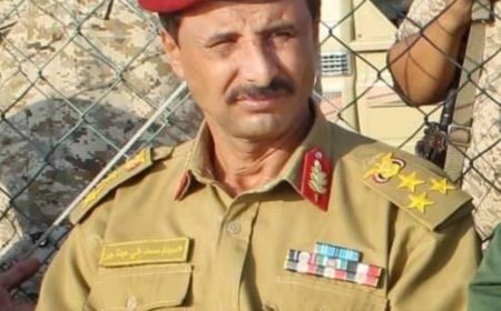 العميد جبر قائد اللواء 89 يعزي العميد الركن محمد حيدره فارخ بوفاة والدته