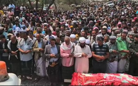 الآلاف يشيعون جثمان الفقيد العميد قاسم محمد جعوال بمريس محافظة الضالع