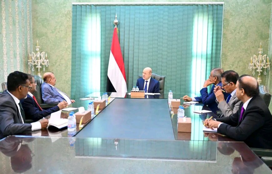 رئيس مجلس القيادة يلتقي رئيس مجلس النواب وأعضاء هيئة رئاسة المجلس