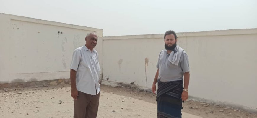 باجميل يسلم الجهة المنفذة لمشروع بناء غرفة ولادة وملحقاتها في قرية الشيخ سالم بأبين. 