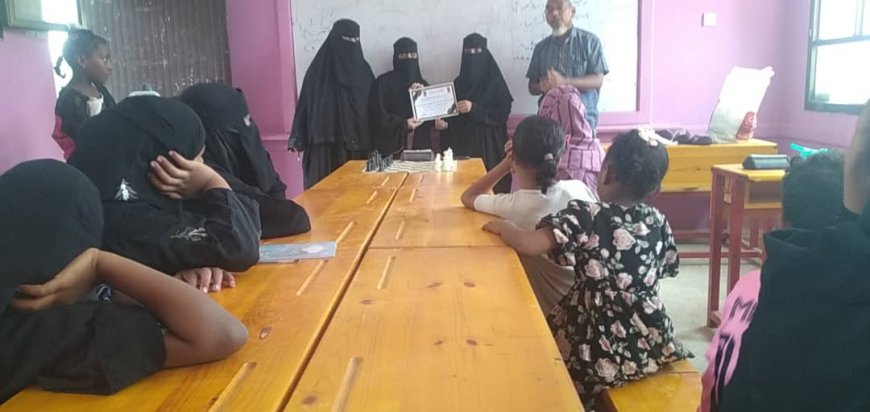 جمعية الروان تكرم نجمة الشطرنج عائدة مصطفى بمركزالشطرنج بمجمع الفتح بنات بخنفر.