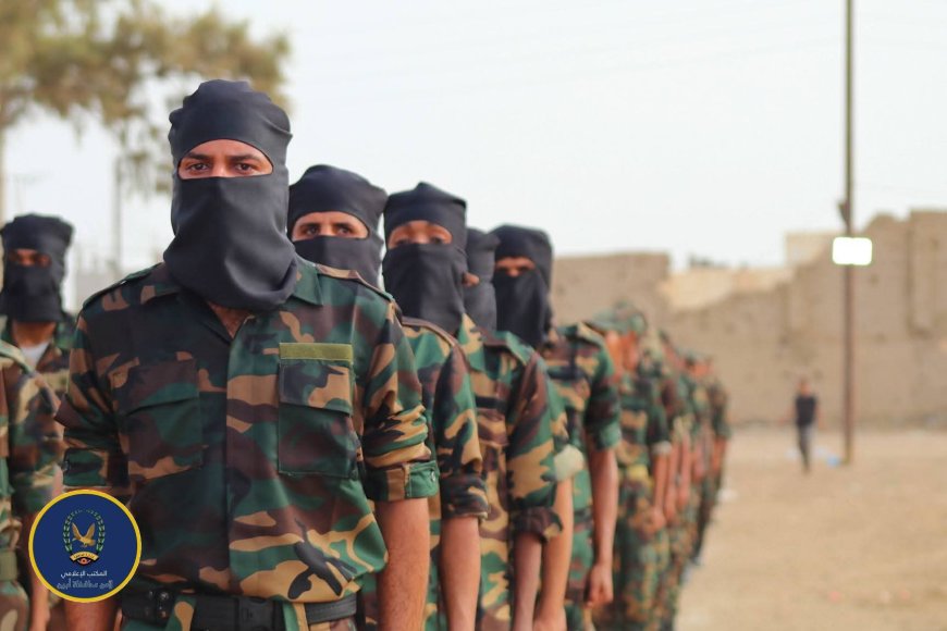 بعرض عسكري مهيب.. إدارة أمن أبين تشهد تخرج الدفعة الثالثة لقوات الطوارئ - أبين