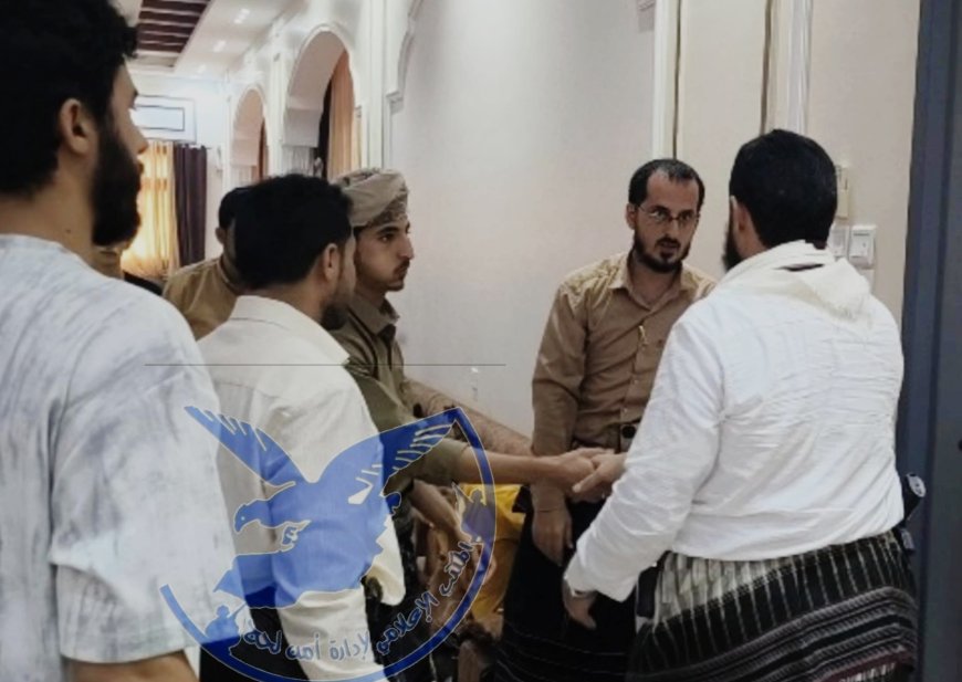 مدير أمن محافظة لحج العميد "ناصر الشوحطي" يقدم واجب العزاء في وفاة الدكتور "عبد الحافظ البيحاني"