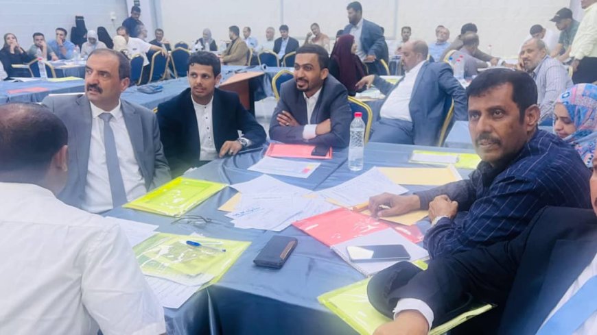 رئيس مؤسسة شروين للتنمية الإنسانية يشارك ضمن وفد محافظة المهرة في ورشة العمل الخاصة بإعمار مديرية حصوين بعد إعصار تيج