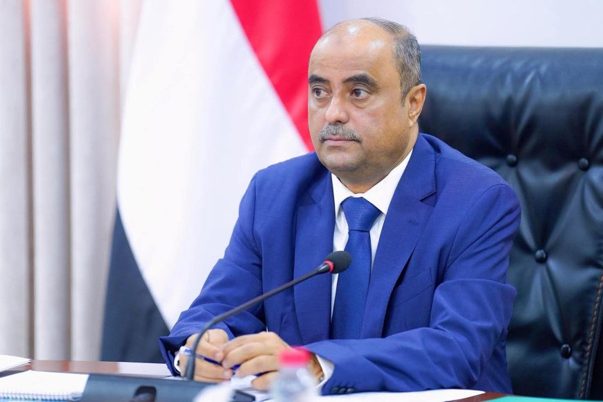 رئيس الوزراء: إجراءات إسعافية لتحسين الكهرباء في عدن وخطط لإصلاحات جذرية