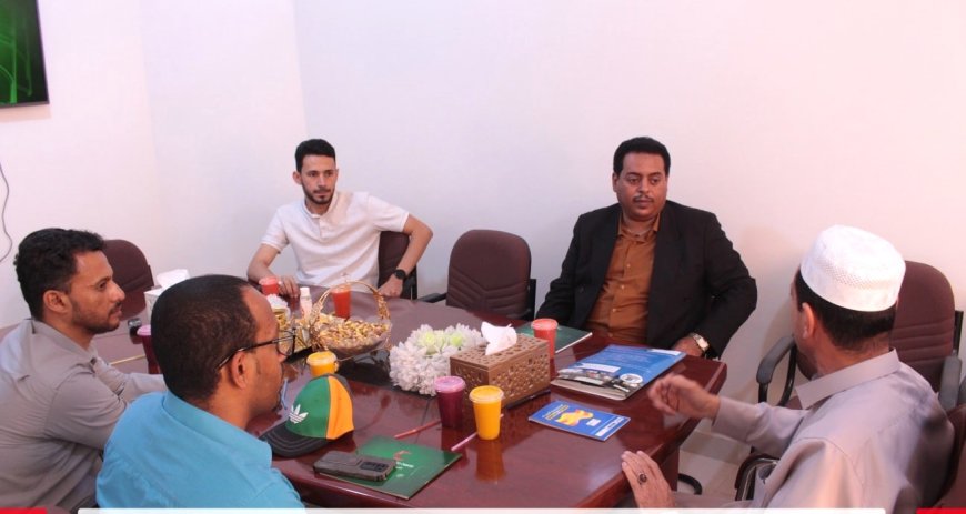 بحث سبل التعاون بين مؤسسة الصندوق الخيري ومؤسسة دار الشفاء الطبية بسيئون