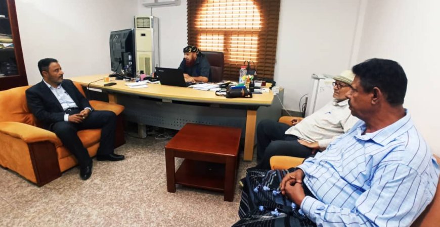 رئيس تنفيذية انتقالي أبين يتفقد مصنع الاسمنت بمديرية خنفر