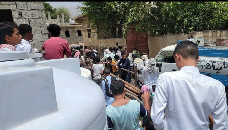 تعز.. وقفة احتجاجية في مدينة النور للمطالبة بتسليم البئر لمؤسسة المياه.