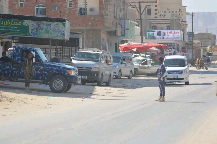 شرطة مديرية حورة ووادي العين تضبط متهماً اعترف بتنفيذ 22 عملية سرقة في عدد من مديريات حضرموت