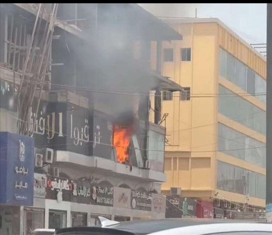 عدن.. اندلاع حريق في سوق الحجاز بالمنصورة