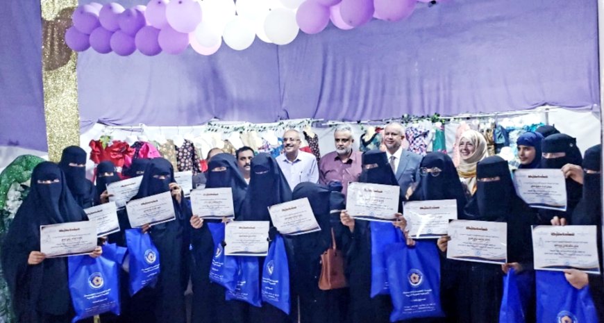 إتحاد الجمعيات والمؤسسات يختتم دورة تدريبية في مجال الخياطة بعدن