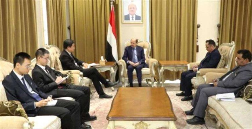 اليمن والصين تبحثان تعزيز التعاون الثنائي وتوسيع الدعم الإنساني والإنمائي