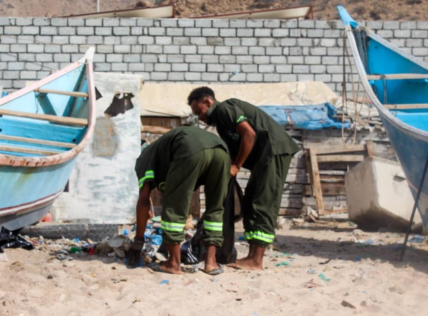 مدير عام بروم ميفع يشارك في حملة نظافة ساحل مدينة بروم استعداد لمهرجان البلدة السياحي الثالث