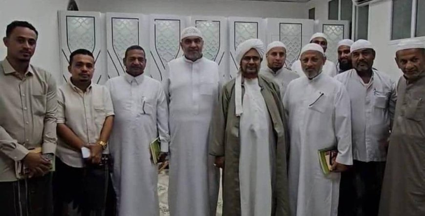 الدكتور عبدالله رمضان باجهام في زيارة للعلامة الحبيب عمر بن حفيظ رئيس دار المصطفى للدراسات الإسلامية