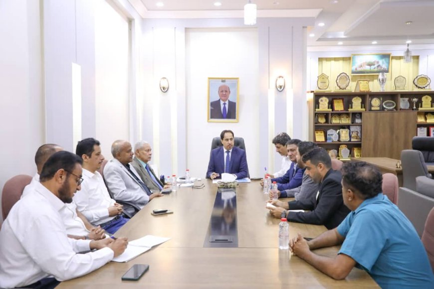الوزير البكري يوجه بمتابعة أرضية ملعب نادي الجلاء بعدن