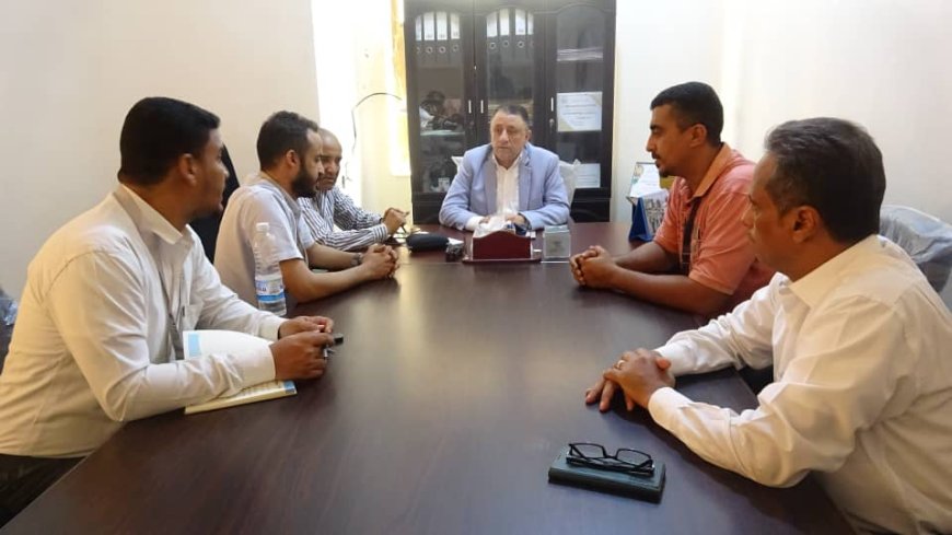 الأمين العام للمجلس المحلي بأبين يناقش تنفيذ مشروع "نبني" مع مؤسسة شباب أبين ومنظمة صُنّاع النهضة