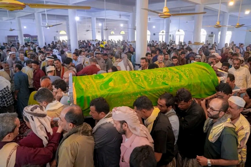 يتقدّمهم قيادات السلطة المحلية جموع غفيرة تشيّع مدير "كاك بنك" شبوة أحمد الجبيلي