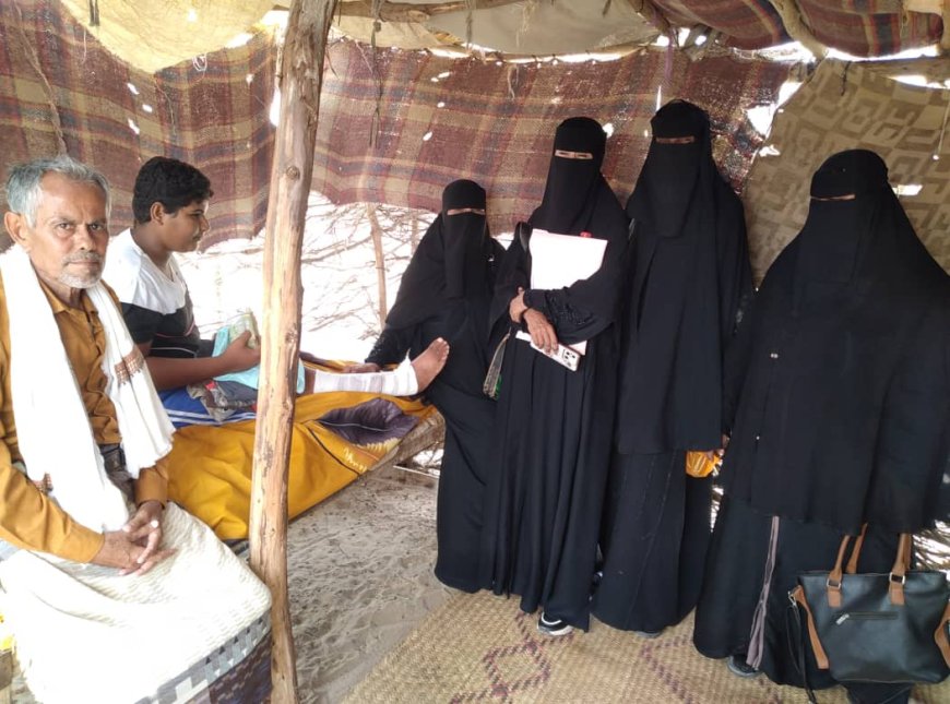 للمرة الثانية ضمن زيارات جبر خاطر -- رئيسة جمعية الأمل للمكفوفين بأبين تزور منزل الكفيف ماجد كردم في الطرية