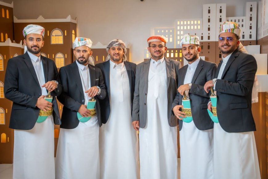 محمد الحربي يهنئ آل الهتار وآل اليوسفي بمناسبة الزواج