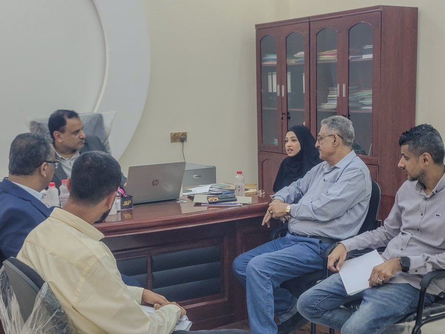 الوزير السقطري يتفقد مركز المعلومات التابع لوزارة الزراعة والأسماك