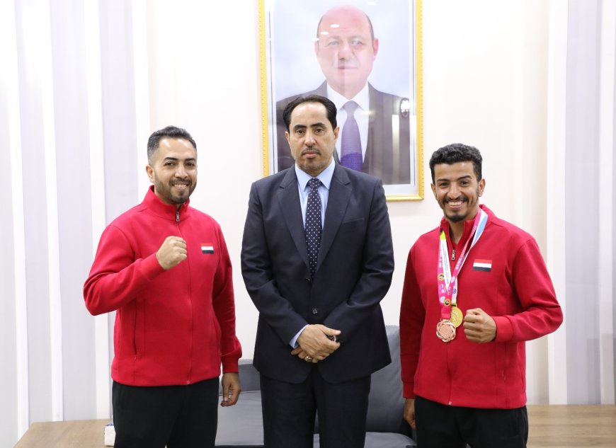 الوزير البكري يستقبل بطل لعبة "الكونغ فو" ثروت السندي