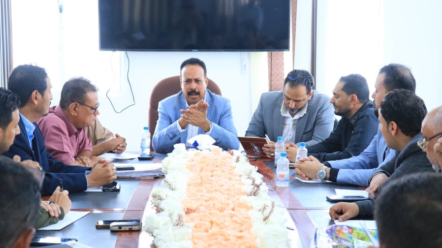 العقربي يترأس اجتماعاً موسعاً مع قيادة المؤسسة العامة للطرق والجسور ويؤكد دعم جهود تفعيل نشاطها