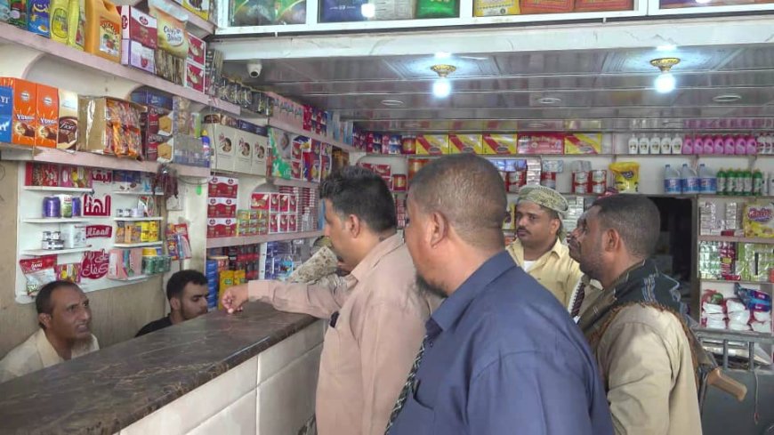 مكتب الصناعة والتجارة أبين والسلطة المحلية زنجبار ينفذان نزول ميدان لسوق المدينة ومحلات الصرافة والبنوك