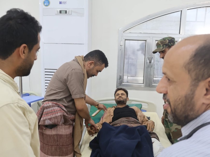 العميد سياف المعكر يتفقد جرحى اللواء السادس دعم وإسناد في المستشفى العسكري بعدن