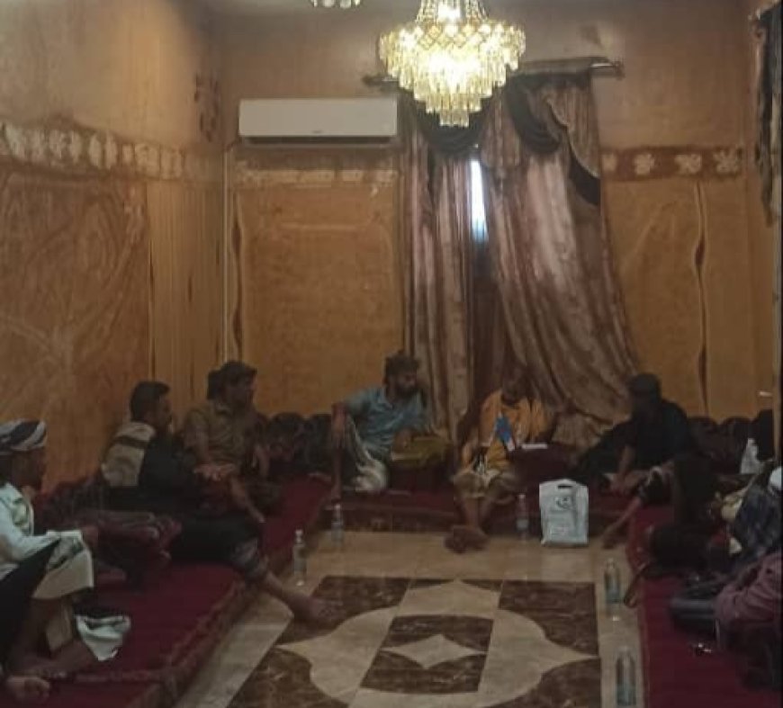 لقاء يجمع بين كل من قيادة المجلس الإنتقالي تبن والشيخ مهدي الصبيحي في ديوانه الكائن في بئر ناصر