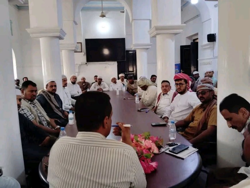 مكتب السياحة والشرطة السياحية بوادي حضرموت ينظمان لقاء مع أرباب المنشآت السياحية بمديرية تريم