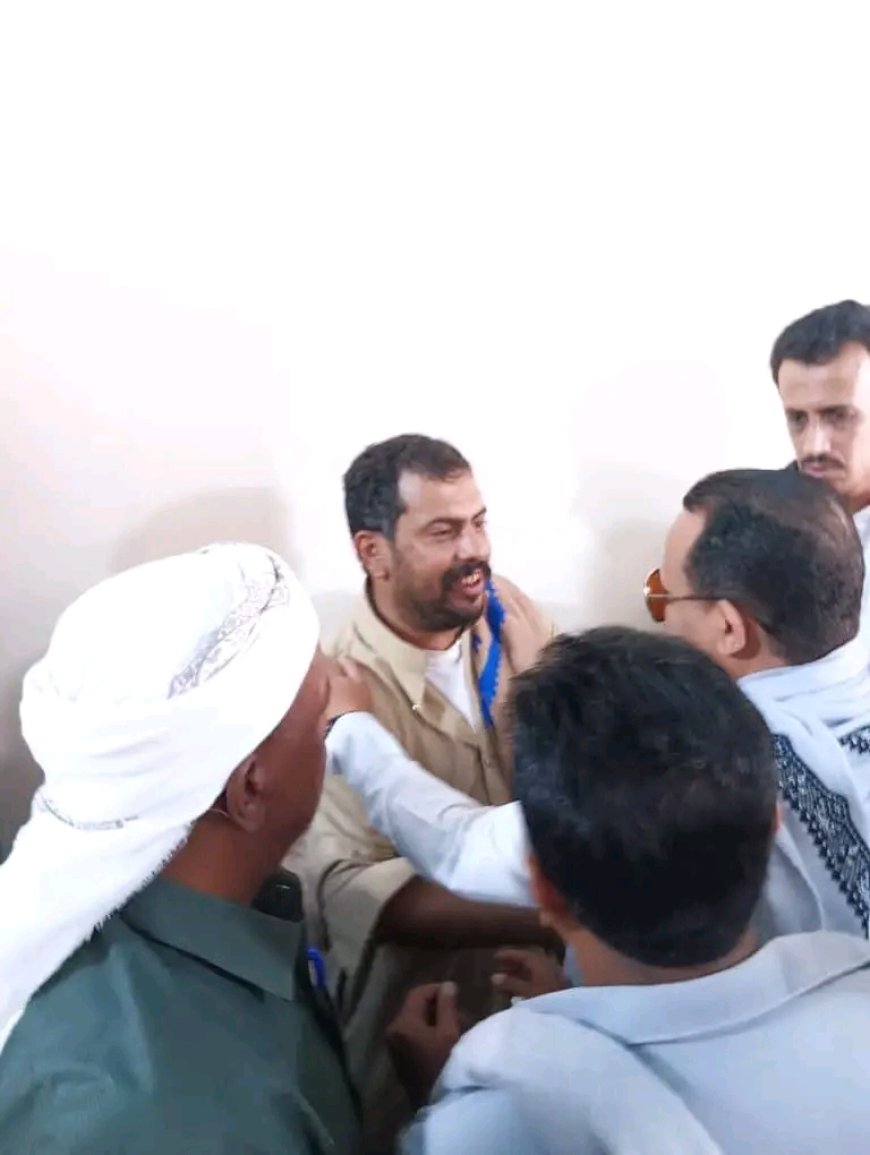 انتقالي حضرموت يؤدي واجب العزاء لأسرة الأشقاء من مأرب الذي تعرضوا للغرق في سواحل المكلا