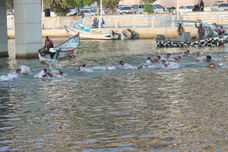 خور المكلا يشهد بطولة البلدة للسباحة في المياه المفتوحة للاعبي الأندية وهواة اللعبة