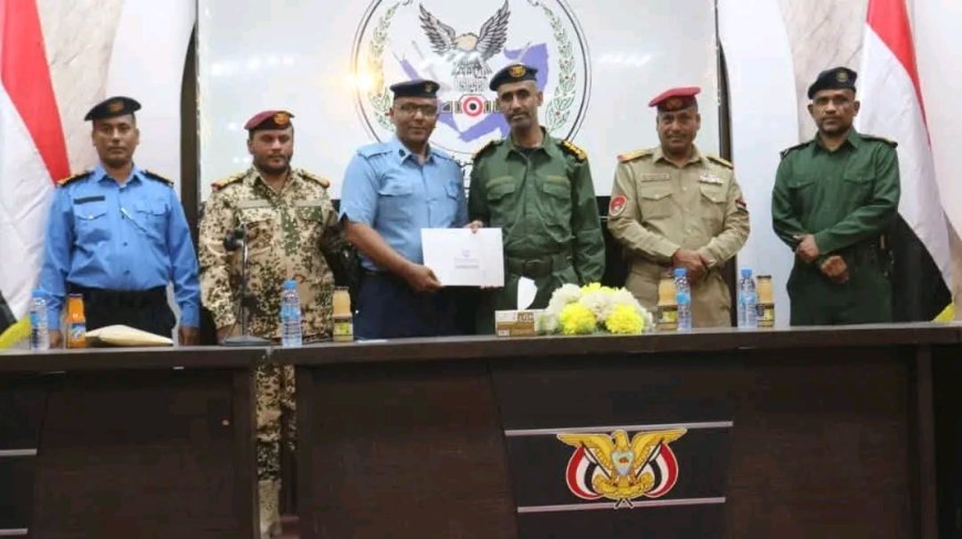 قيادة اللواء 101 شرطة جوية تكرم منتسبيها المتميزين في صالات مطار سيئون الدولي