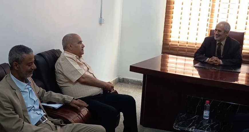 نائب وزير الصحة يناقش مع مدير عام الصحة بعدن أوضاع القطاع الصحي بالمحافظة