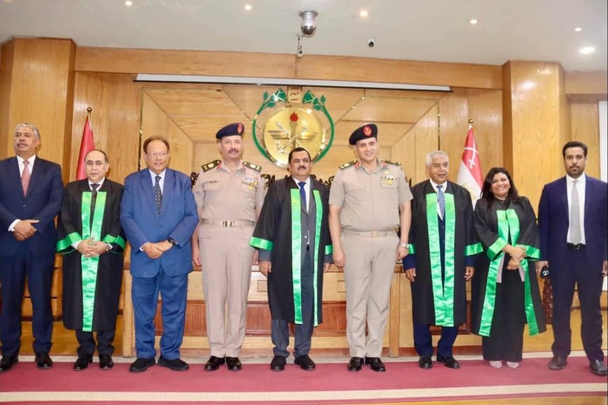 الوزير البكري يهنئ وزير الدفاع "الداعري" بمناسبة نيله الدكتوراه من الأكاديمية العسكرية بمصر