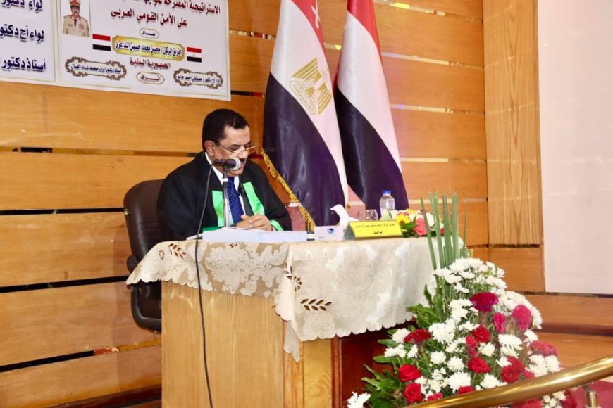قائد جبهة مربس يهنئ وزير الدفاع بمناسبة نيله الدكتوراه بمرتبة الشرف من الأكاديمية العسكرية المصرية
