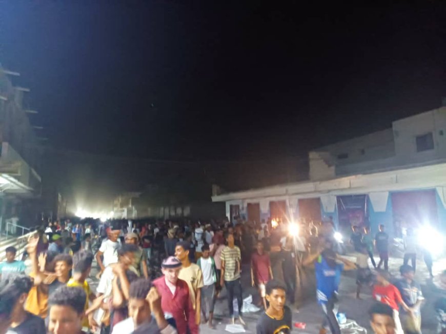 مظاهرة غاضبة بغيل باوزير تنديدا بسوء الخدمات وانقطاع الكهرباء