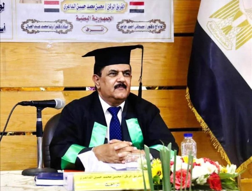ضباط الدفعة 12 كلية عسكرية بعدن يهنئون وزير الدفاع الداعري لنيله شهادة الدكتوراة بامتياز