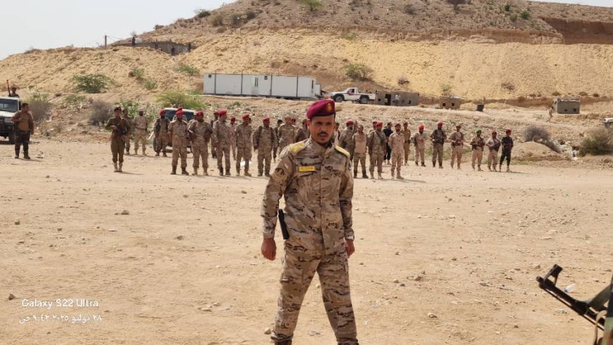 قائد الوية الدعم والاسناد يتفقد جاهزية اللواء الاول دعم واسناد في مديرية المحفد - أبين