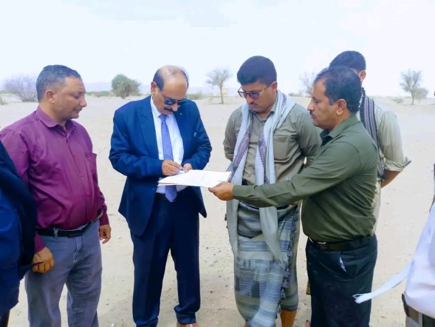 برعاية المحافظ بن الوزير.. تسليم موقع مشروع تعزيز مياه مدينة نصاب بتمويل كويتي
