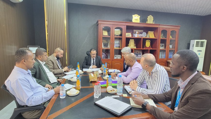 لقاء في عدن يناقش تداعيات تراجع التمويلات الدولية وأثرها على المساعدات الإغاثية والإنساني