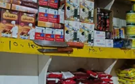 عدن:  رغم تعافي العملة المحلية..  تجار الأحياء الشعبية متمسكون برفع الأسعار