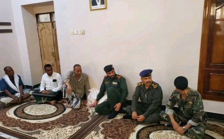 مدير عام الأمن والشرطة بوادي حضرموت يقدّم واجب العزاء لأسرة الفقيد الشاب محمد سعيد يادين